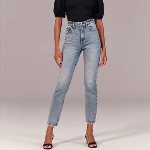 A&F - High Rise Acid Wash ‘The Mom’ Jeans